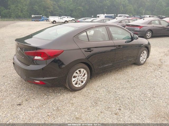 2020 HYUNDAI ELANTRA SE 4