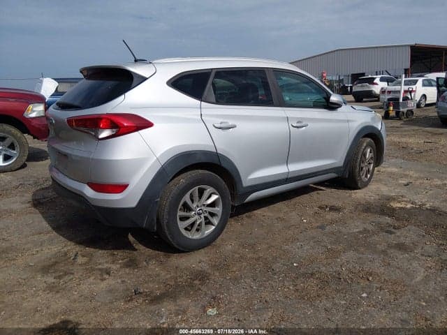 2017 HYUNDAI TUCSON SE 4