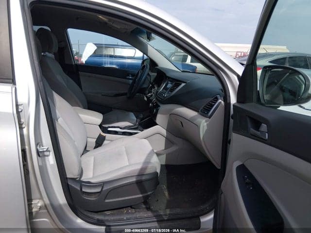 2017 HYUNDAI TUCSON SE 5