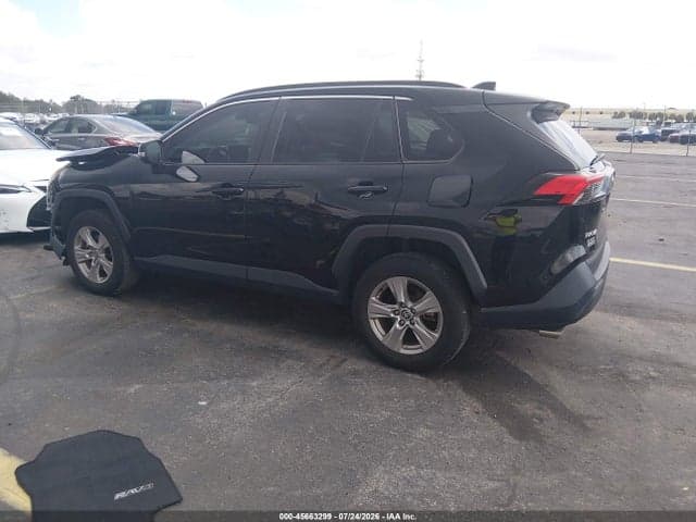 2023 TOYOTA RAV4 XLE 3