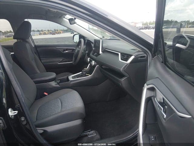 2023 TOYOTA RAV4 XLE 5