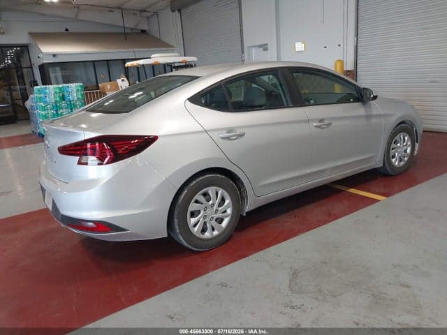 2019 HYUNDAI ELANTRA SE 4