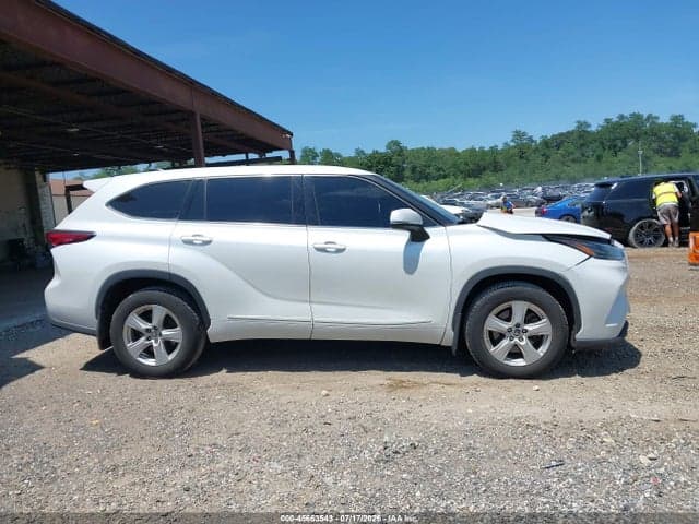 2022 TOYOTA HIGHLANDER LE 13
