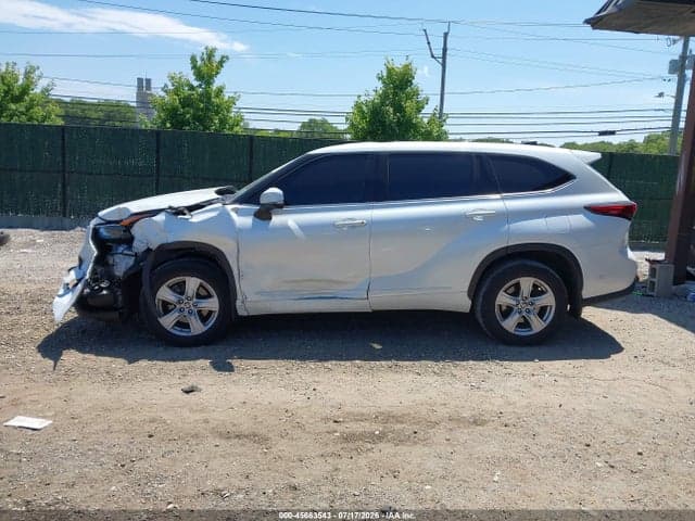 2022 TOYOTA HIGHLANDER LE 14