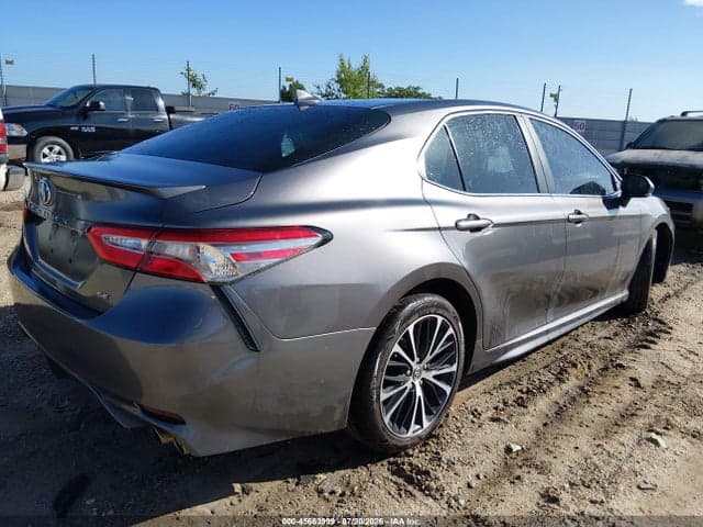 2019 TOYOTA CAMRY SE 4