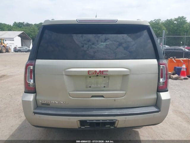 2017 GMC YUKON XL SLT 17