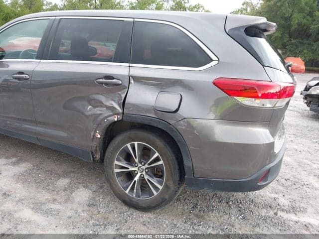 2019 TOYOTA HIGHLANDER LE 6