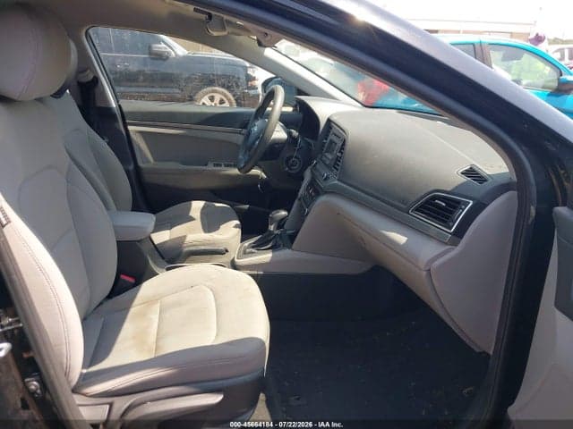 2018 HYUNDAI ELANTRA SE 5