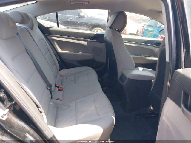 2018 HYUNDAI ELANTRA SE 8