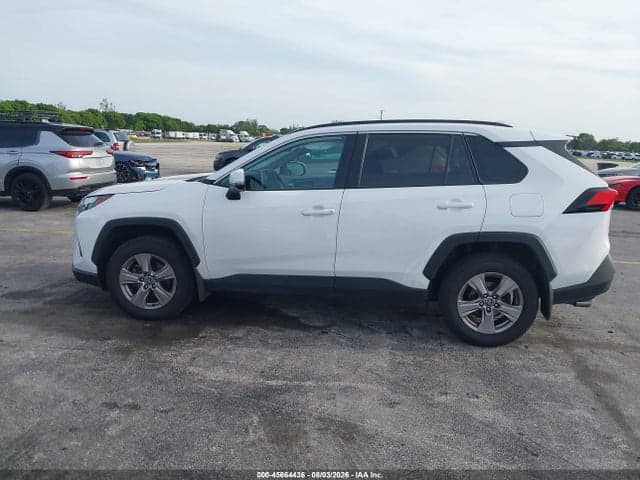 2025 TOYOTA RAV4 XLE 14