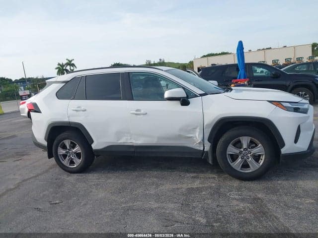 2025 TOYOTA RAV4 XLE 6