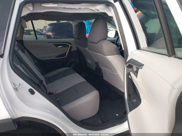 2025 TOYOTA RAV4 XLE 8