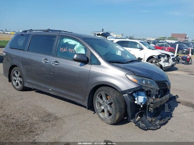 2018 TOYOTA SIENNA SE 8 PASSENGER - 1