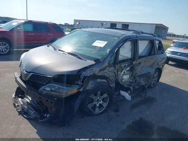 2018 TOYOTA SIENNA SE 8 PASSENGER 2