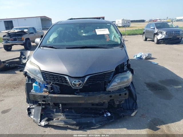2018 TOYOTA SIENNA SE 8 PASSENGER 12