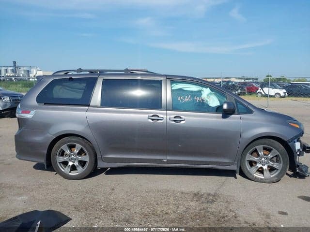 2018 TOYOTA SIENNA SE 8 PASSENGER 13