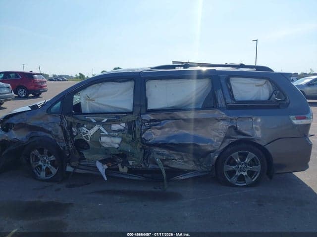 2018 TOYOTA SIENNA SE 8 PASSENGER 14