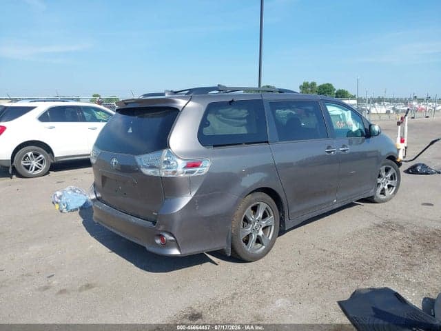 2018 TOYOTA SIENNA SE 8 PASSENGER 4