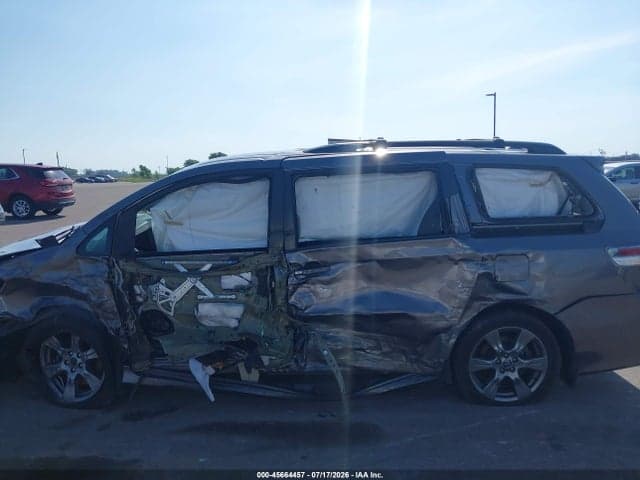 2018 TOYOTA SIENNA SE 8 PASSENGER 6