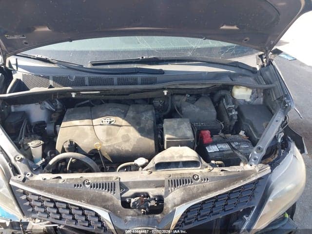 2018 TOYOTA SIENNA SE 8 PASSENGER 10