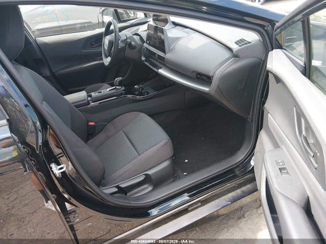 2025 TOYOTA PRIUS LE 5