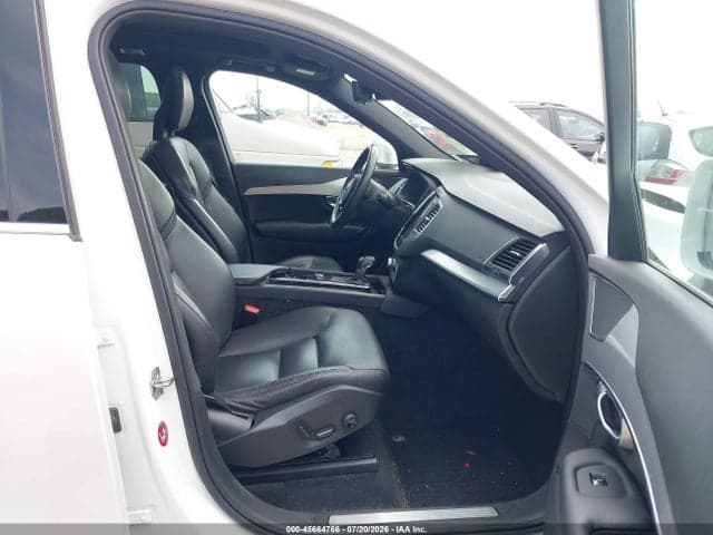 2018 VOLVO XC90 T6 MOMENTUM 5