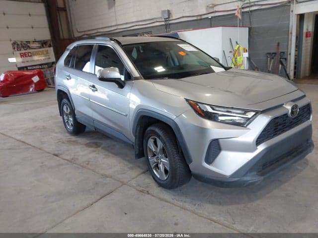 2022 TOYOTA RAV4 XLE 1