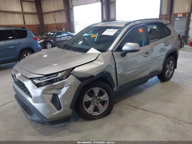 2022 TOYOTA RAV4 XLE 2
