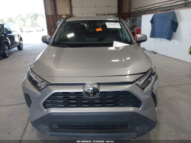 2022 TOYOTA RAV4 XLE 11
