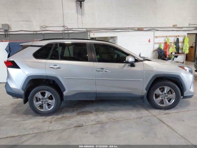 2022 TOYOTA RAV4 XLE 12