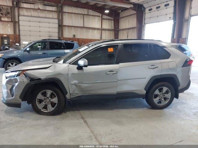2022 TOYOTA RAV4 XLE 13
