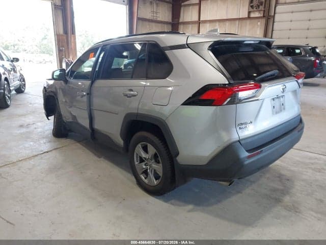2022 TOYOTA RAV4 XLE 3