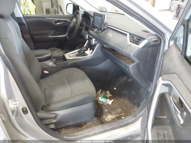 2022 TOYOTA RAV4 XLE 5