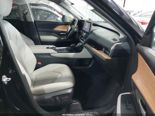 2025 TOYOTA GRAND HIGHLANDER PLATINUM 5