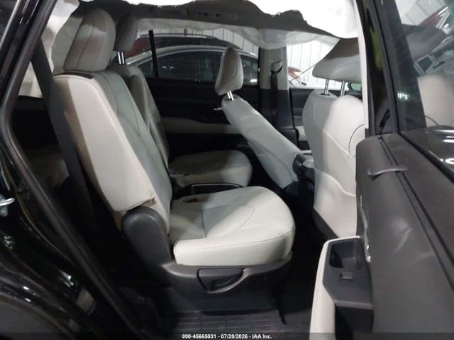 2025 TOYOTA GRAND HIGHLANDER PLATINUM 8