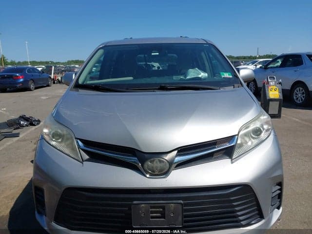 2018 TOYOTA SIENNA LE 7 PASSENGER 12