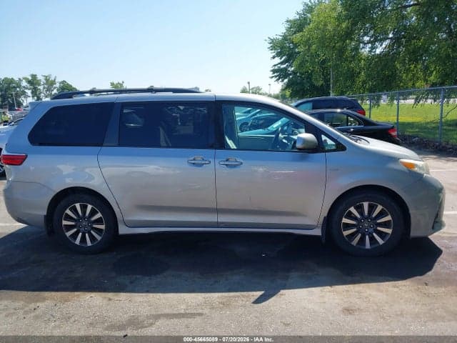 2018 TOYOTA SIENNA LE 7 PASSENGER 13