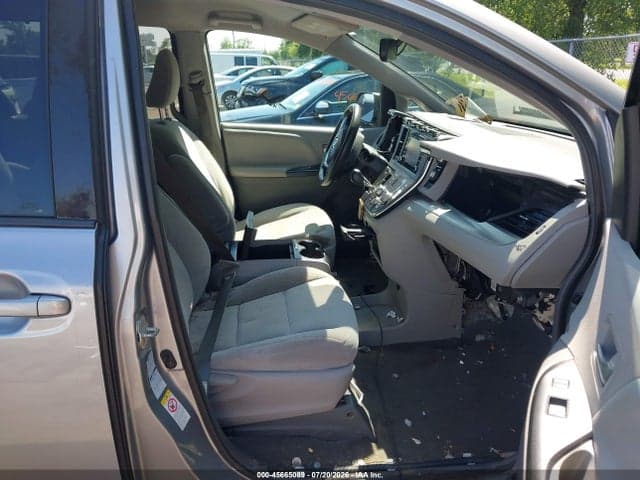 2018 TOYOTA SIENNA LE 7 PASSENGER 5