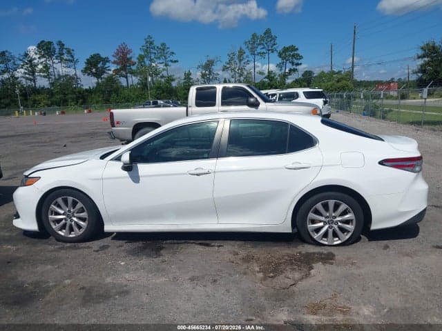 2018 TOYOTA CAMRY LE 14