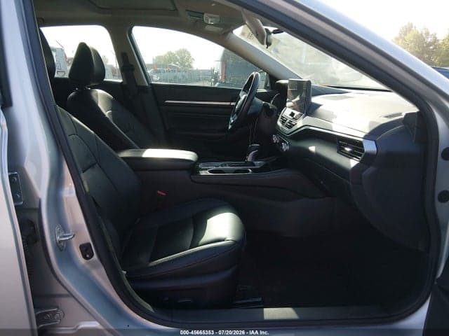 2023 NISSAN ALTIMA SL FWD 5