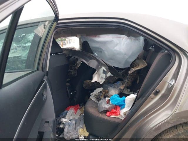 2017 TOYOTA COROLLA LE 8