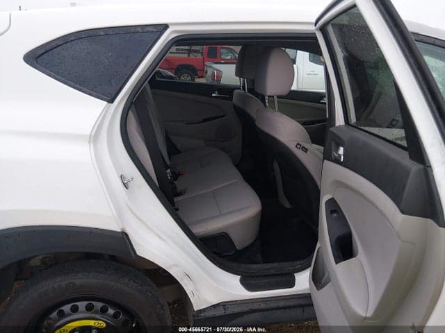 2020 HYUNDAI TUCSON SE 8