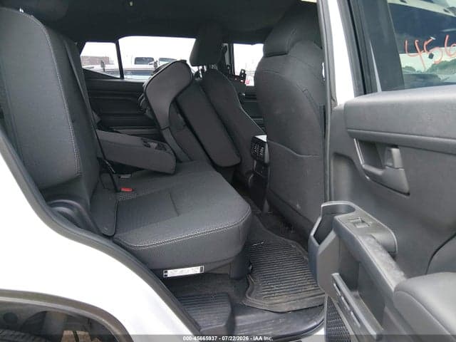 2025 TOYOTA 4RUNNER SR5 8