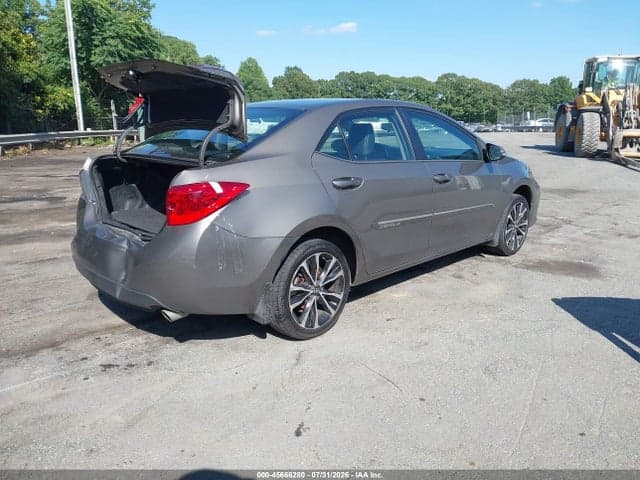 2017 TOYOTA COROLLA SE 4