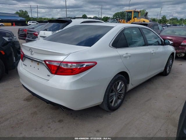 2017 TOYOTA CAMRY SE 4