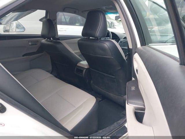 2017 TOYOTA CAMRY SE 8