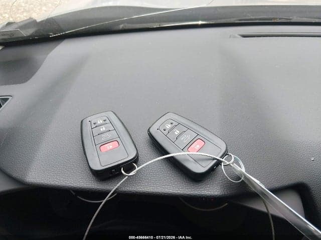 2019 TOYOTA RAV4 XLE 11