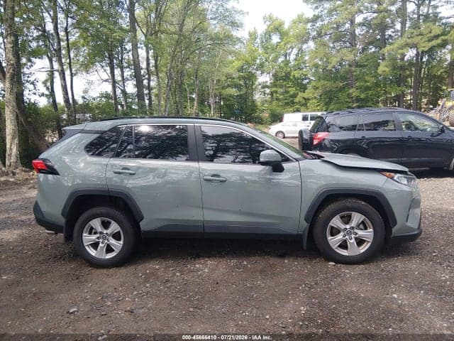 2019 TOYOTA RAV4 XLE 13