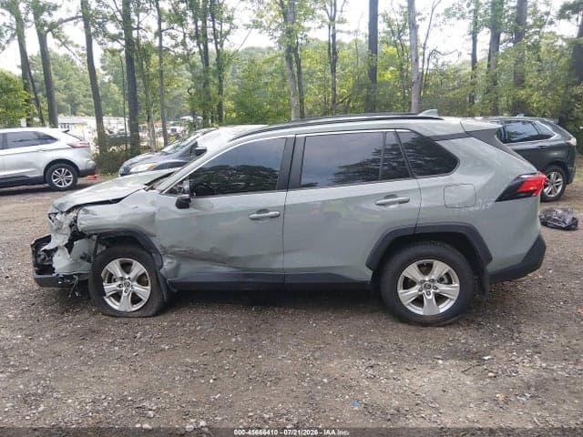 2019 TOYOTA RAV4 XLE 14