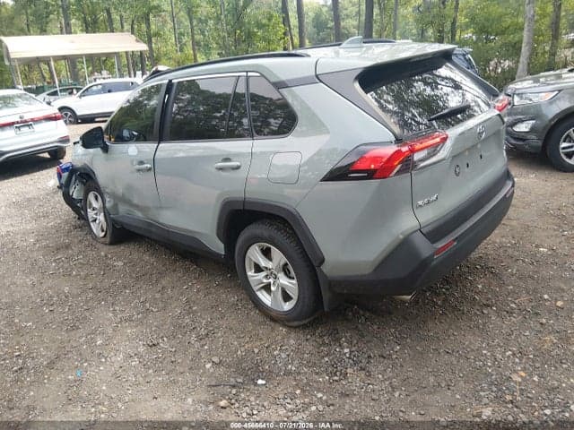 2019 TOYOTA RAV4 XLE 3
